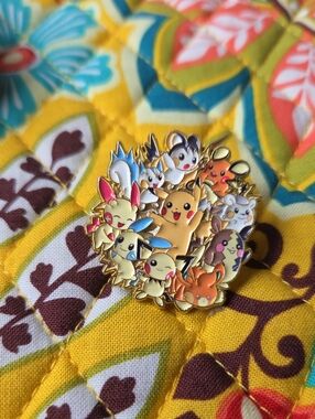 Pokemon Pikachu & Eevee Friends Enamel Pin - Yellow